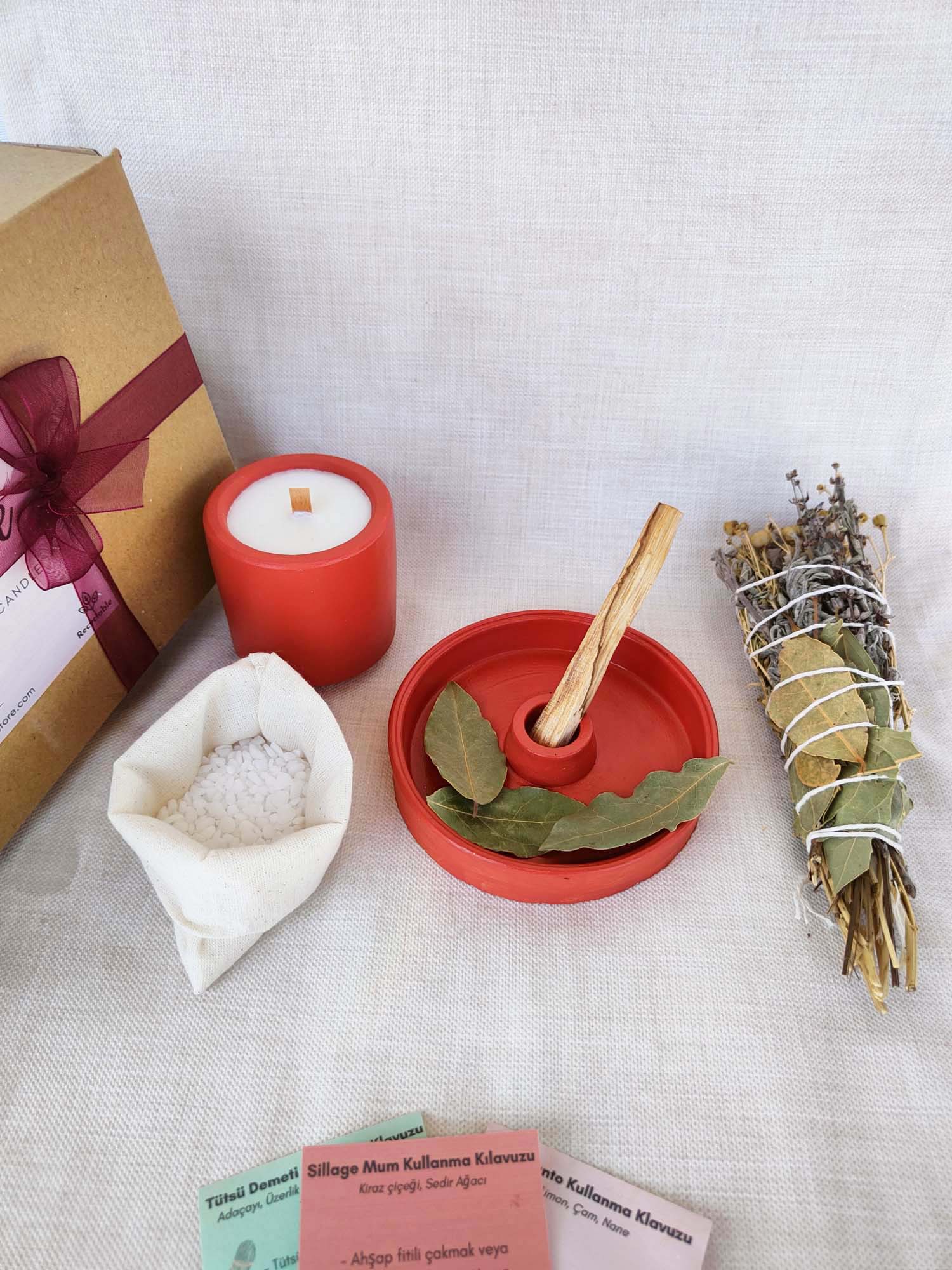 IMG20220718163302 (1) Arınma Tütsülük Set Vegan Kiraz Çiçeği Sedir Kokulu Soya Mumu Palo Santo Adaçayı Lavanta Tütsü Seti - Görüntü 3